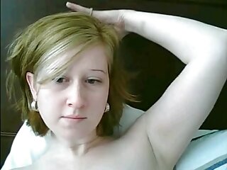Cutie maigre aux cheveux rouges avec de minuscules seins souffle un pénis épais dans un salon de massage film porno francais amateur