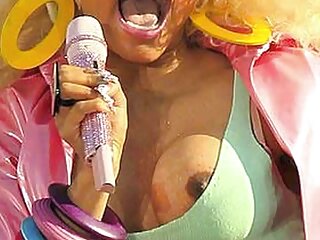 La jolie brune Dolce Vita prend une film porno amateur complet grosse bite dans son trou du cul serré
